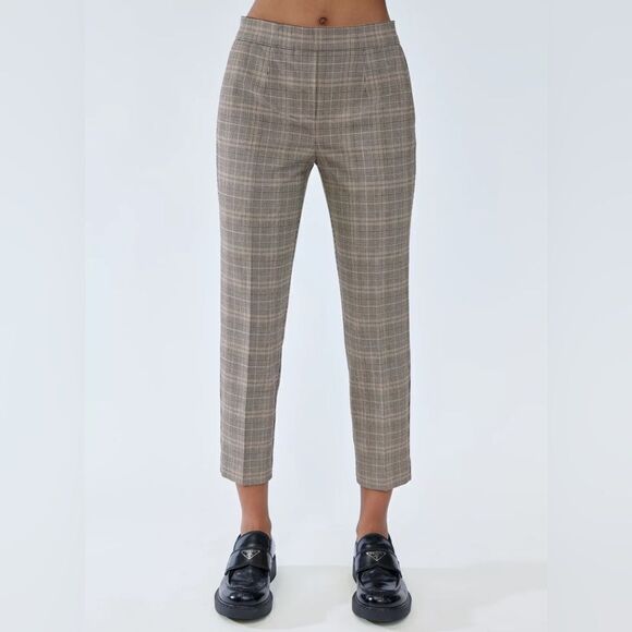 Aritzia Babaton Conan Pull On Pant in Lg Glencheck Bl/Wt Sz 6 - Picture 2 of 14
